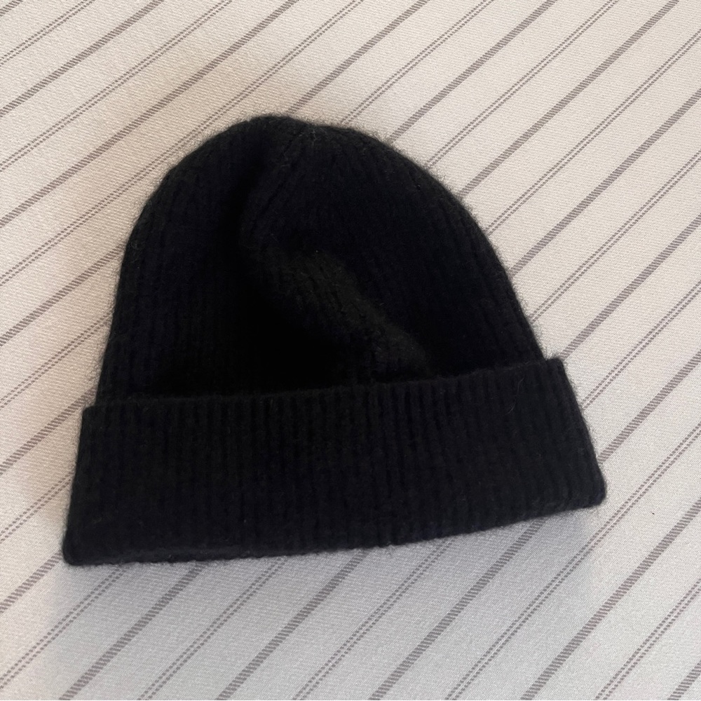 Aritzia Alxiliary 100% cashmere black rib beanie